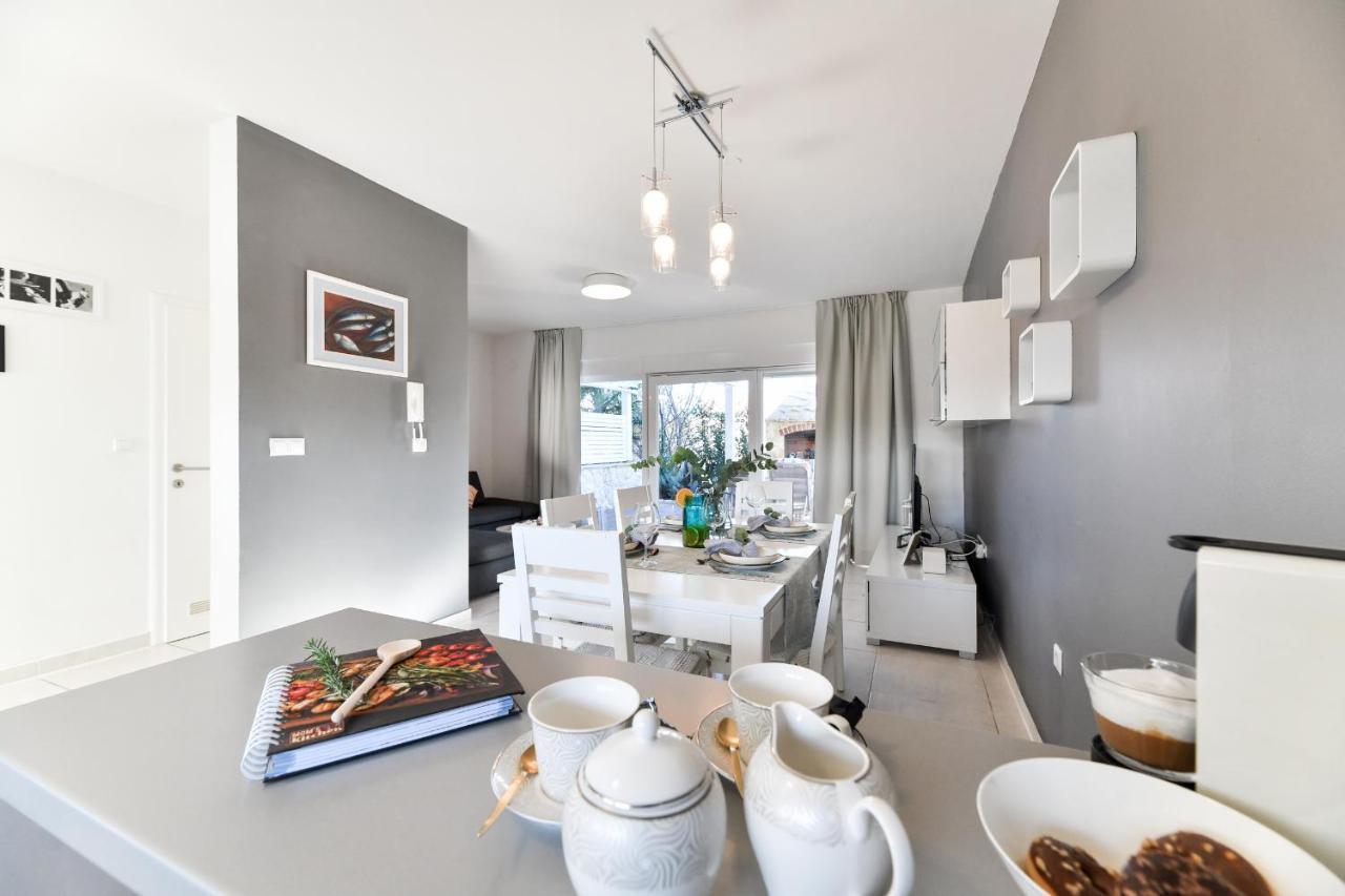 Deluxe Triplex Antea Villa ซูโกชัน ภายนอก รูปภาพ